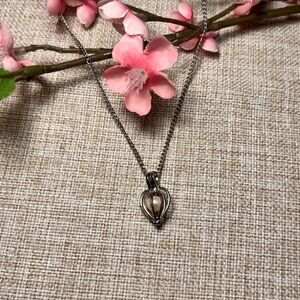 VINTAGE Feminine Silver Heart-Shaped Cage Pendant Necklace with White Pearl